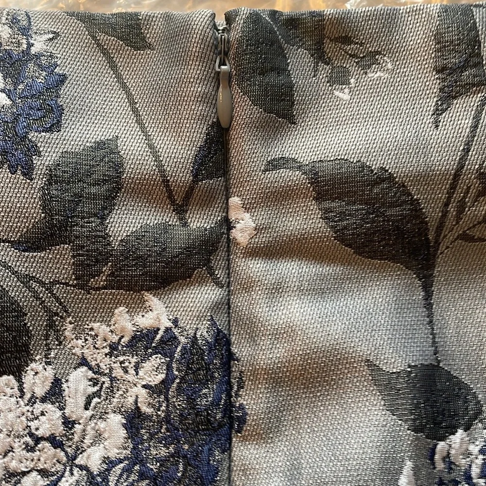 Loft-  Size 6 Gray Skirt. - Picture 4 of 10